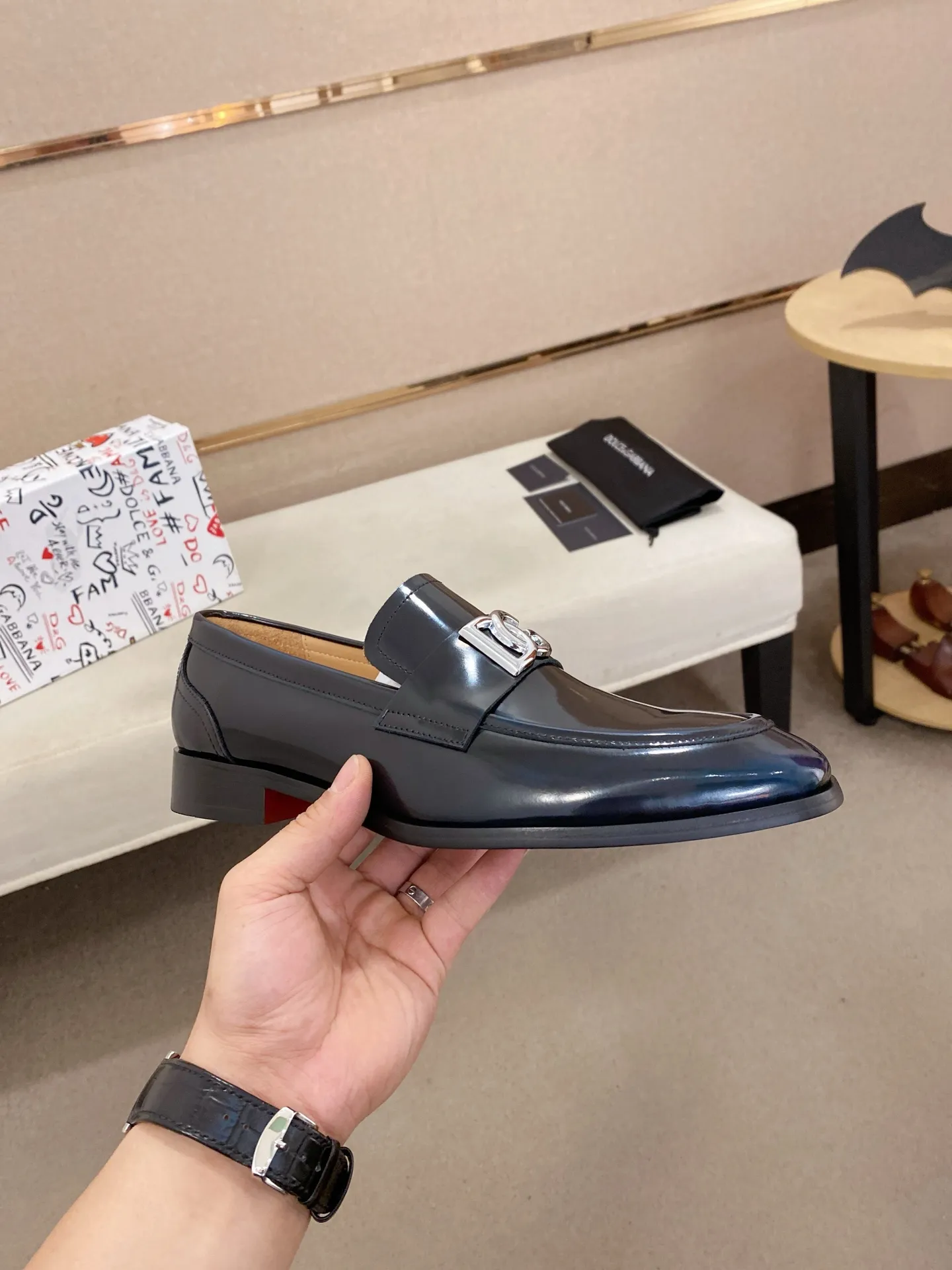 Men's clothing and shoes💰 520💰🌲DG top-notch🔍🔍men's new leather shoes🚹sold at the same time⚠The uppers are imported cowhide from Italy, the entire imported cowhide lining, and imported accessories💪💪, completely 1⃣️ vs. 1⃣️🇮🇹 💪💪, ⚠Sole: The original sole is specially provided by the original factory, the exclusive movable molded sole is super comfortable, ⚠Original factory follow-up goods, 🔍🔍high quality, can be entered and exited at will, welcome to compare ⚠Size number: 38-44. Can be customized 45 non-returnable